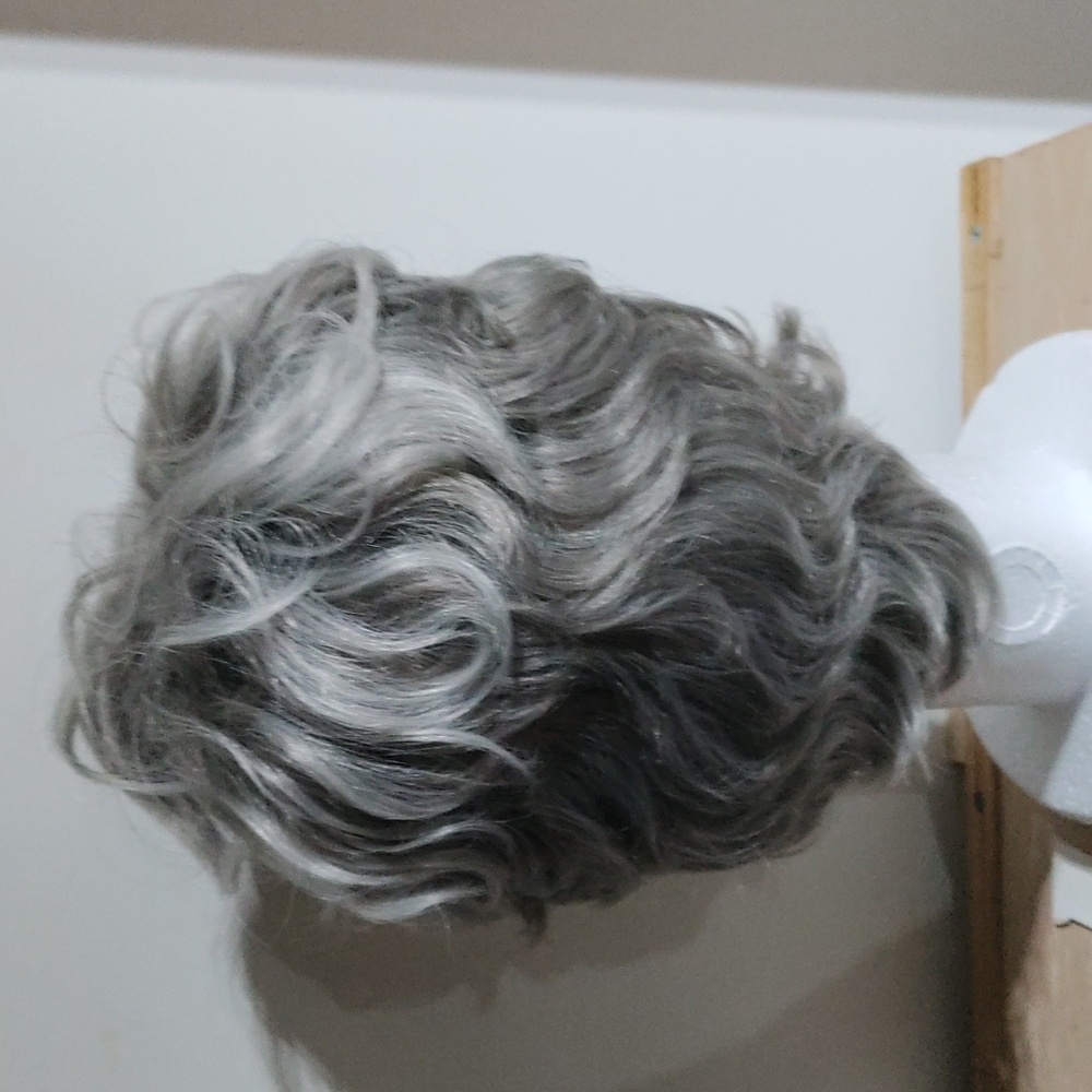 Wig - Picture 3 of 6